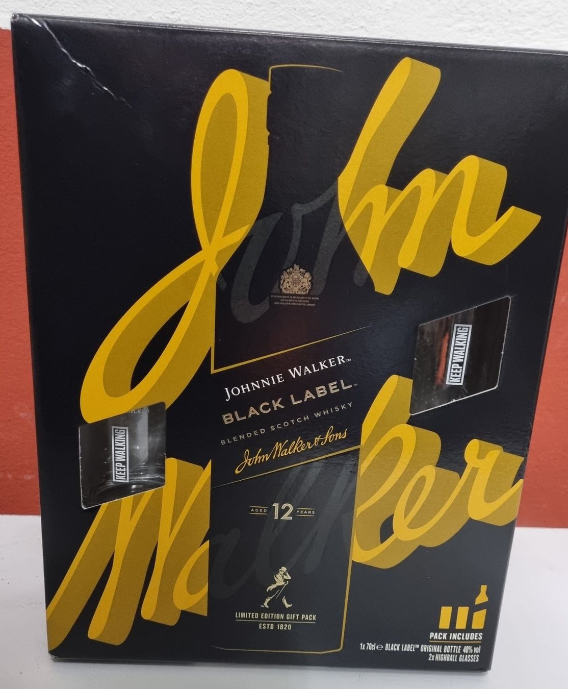 Johnnie Walker Bevande alcoliche: JOHNIE WALKER BLACK LABEL MIT 2 GLÄSER 12 YO – Nuovo e nell'imballaggio originale da Schönenwerd venduto da 1952kv 1
