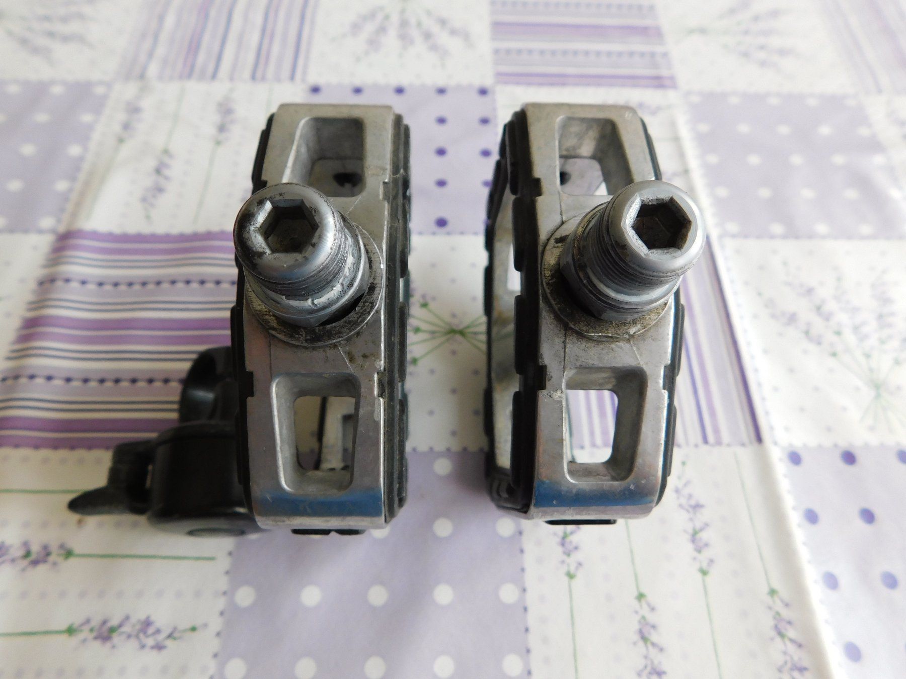 Ersatzteile: 2 Velopedale mit einer Klingel – Gebraucht aus Strengelbach von Wedi73 1