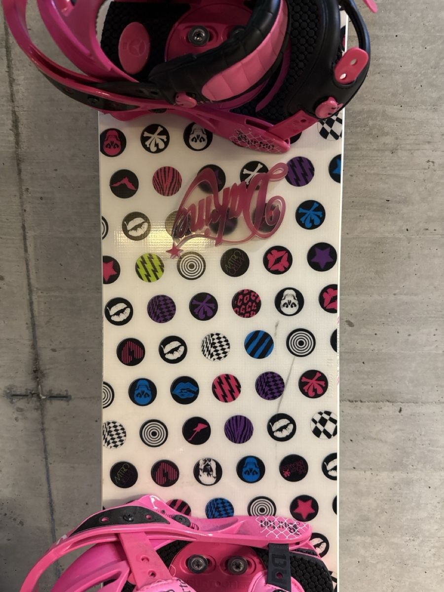 Board: Nitro Snowboard 152cm + Burton Bindung + Volcom Handschuhe – Usato da Worb venduto da kris-tina 3