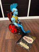 Monster High Finnegan Wake Puppe mit Rollstuhl gebraucht