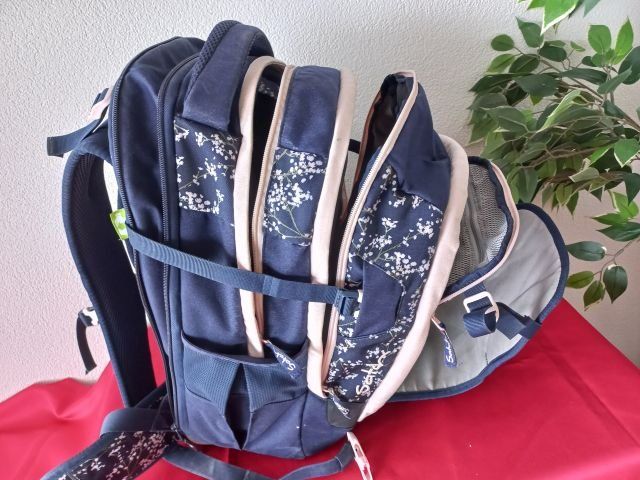 Satch Borse & Zaini: Rucksack SATCH Bloomy Breeze Match, dunkelblau – Usato da Berikon venduto da Akronym55 1