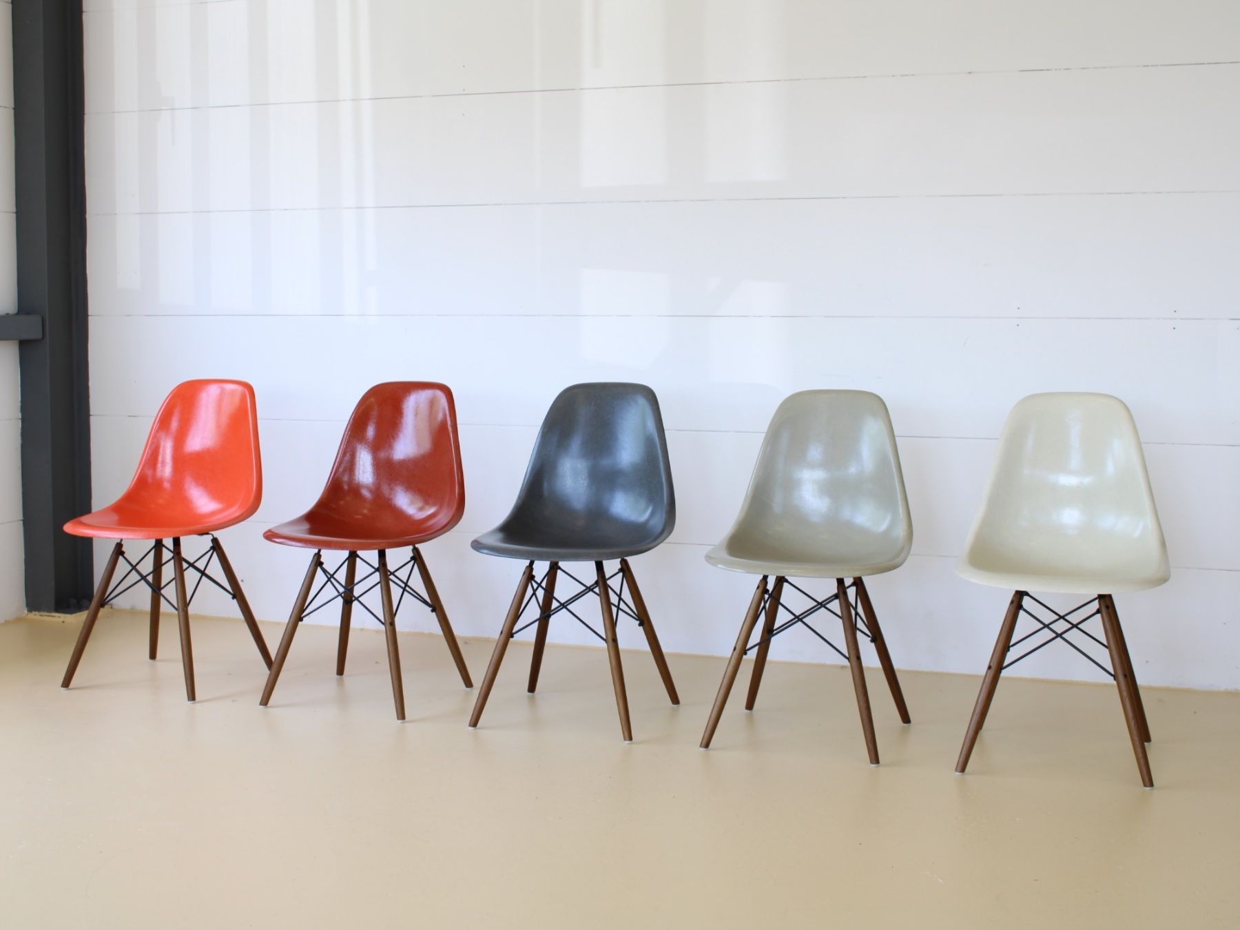 Herman Miller Sedie: Eames Fiberglas Stühle, Hermann Miller – Usato da Meinisberg venduto da atelier_TILIJA 1