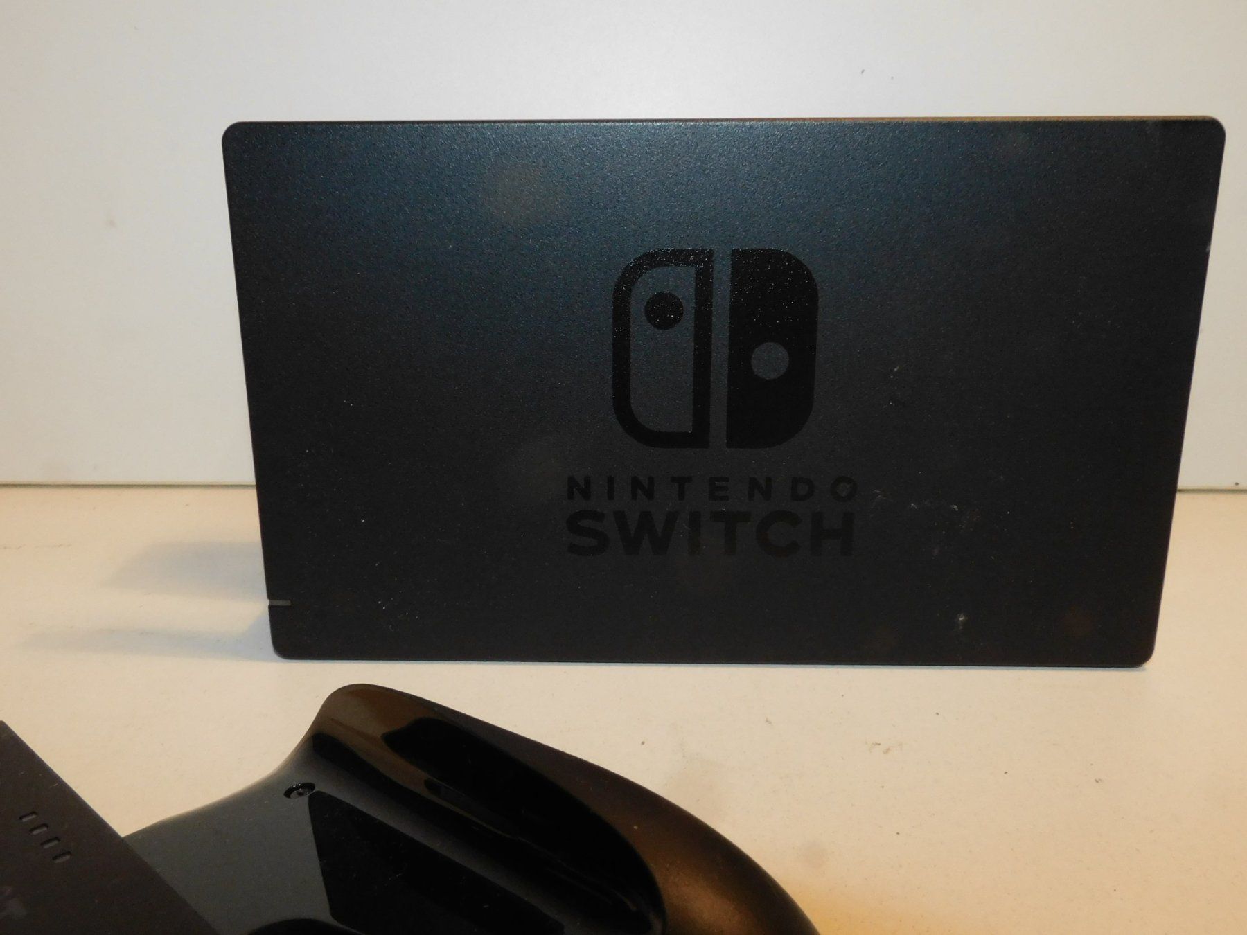 Dockingstation: Nintendo Switch Joy-Con Halterung mit Docking Station – Gebraucht aus Sursee von 76 2