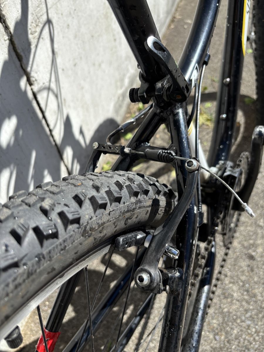 Specialized Biciclette: Specialized Hotrock Mountain Bike 24" – Usato da Wettingen venduto da  5