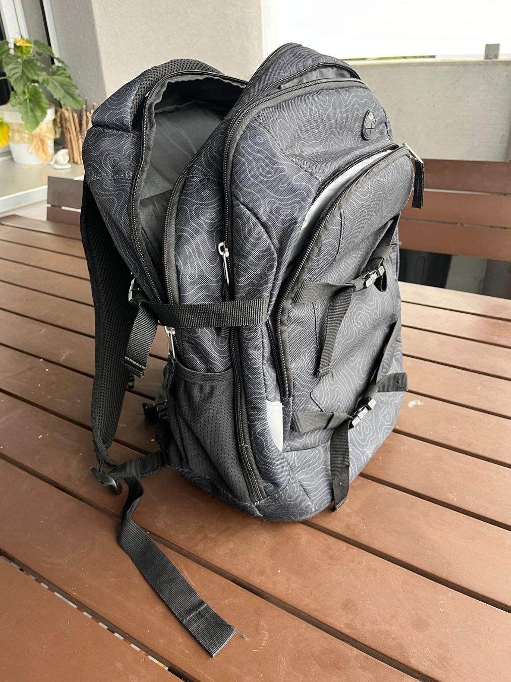 Sacs & sacs à dos: Schulrucksack schwarz gemustert gut erhalten – D'occasion à Eich par pht_6xv9