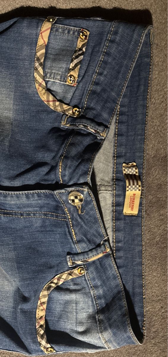 Burberry Jeans: Jeans Burberry original  – Gebraucht aus Lausanne von def_7qwq 2