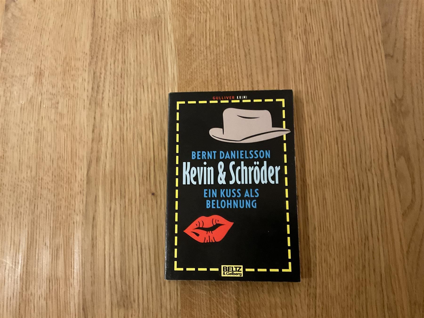 Libri: Kevin & Schröder Ein Kuss als Belohnung – Nuovo (secondo la descrizione) da Wetzikon ZH venduto da Libelle01