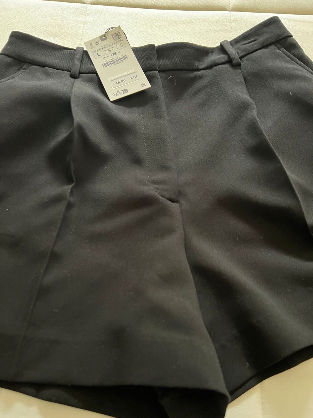 Zara Hosen: Zara Shorts NEU - Grösse L – Neu und originalverpackt aus Bonstetten von Swiss4Sale 3
