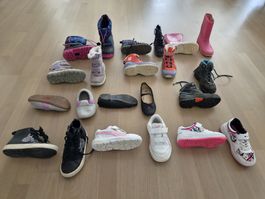 Kinderschuhe Grösse 28 verschiedene Modelle gemischt