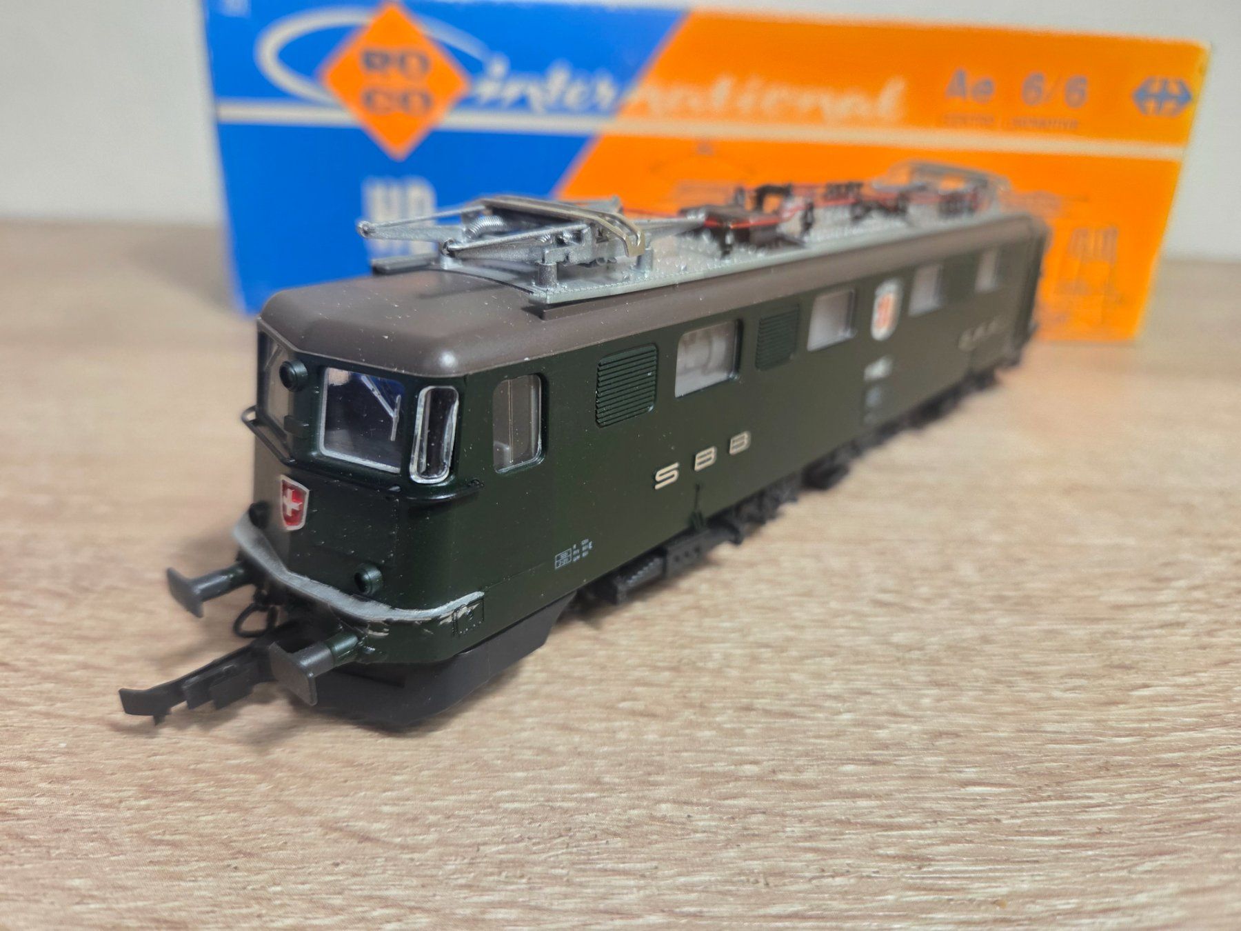 Roco Modellini di ferrovie: Roco 4195 E-Lok Ae 6/6 SBB H0 – Usato da St-Aubin-Sauges venduto da Lo_Go 2