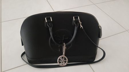 K..103 R M) Handtasche schwarz Guess guter Zustand