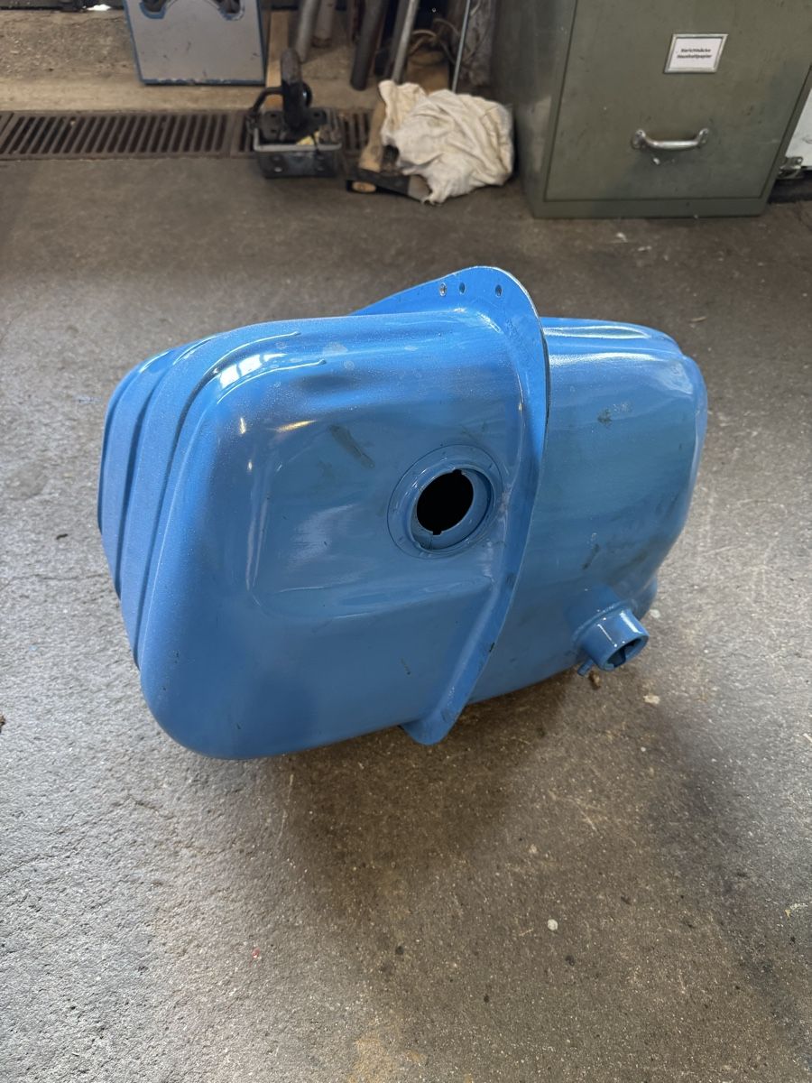 Ford Accessori per altri veicoli: Dieseltank Ford 2000 oder 3000 Traktor – Nuovo (secondo la descrizione) da Thusis venduto da Radkeil