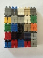 25 Stück Mix Beine Lego Figuren/ Ersatzteile.