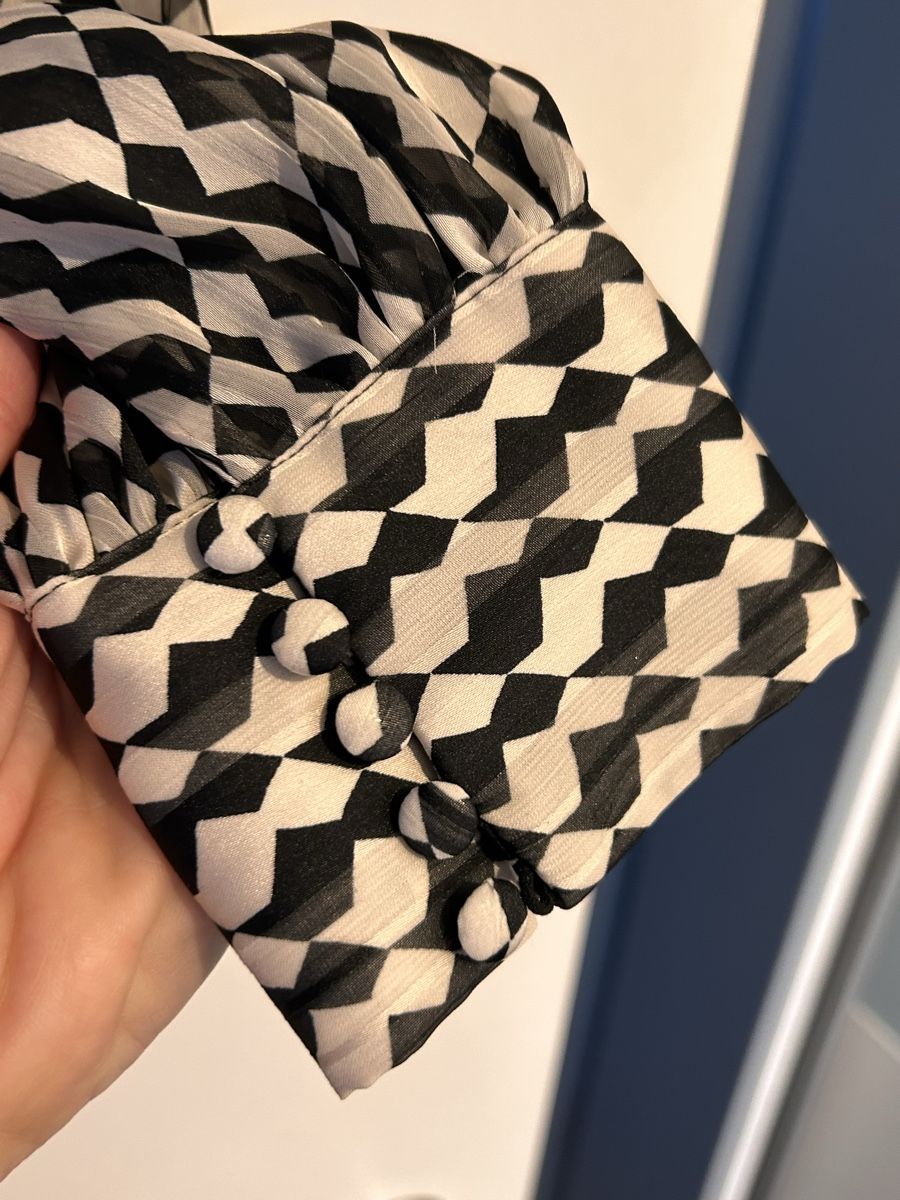 H&M Chemisiers: Bluse von H&M, Grösse M, schwarz-weiss – Neuf (Voir description) à Erlinsbach SO par hallon480 3