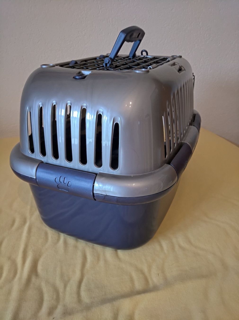 Liege- & Schlafplätze: Katzentransportbox aus Kunststoff – Gebraucht aus Bözen von Maerchenprinz 1