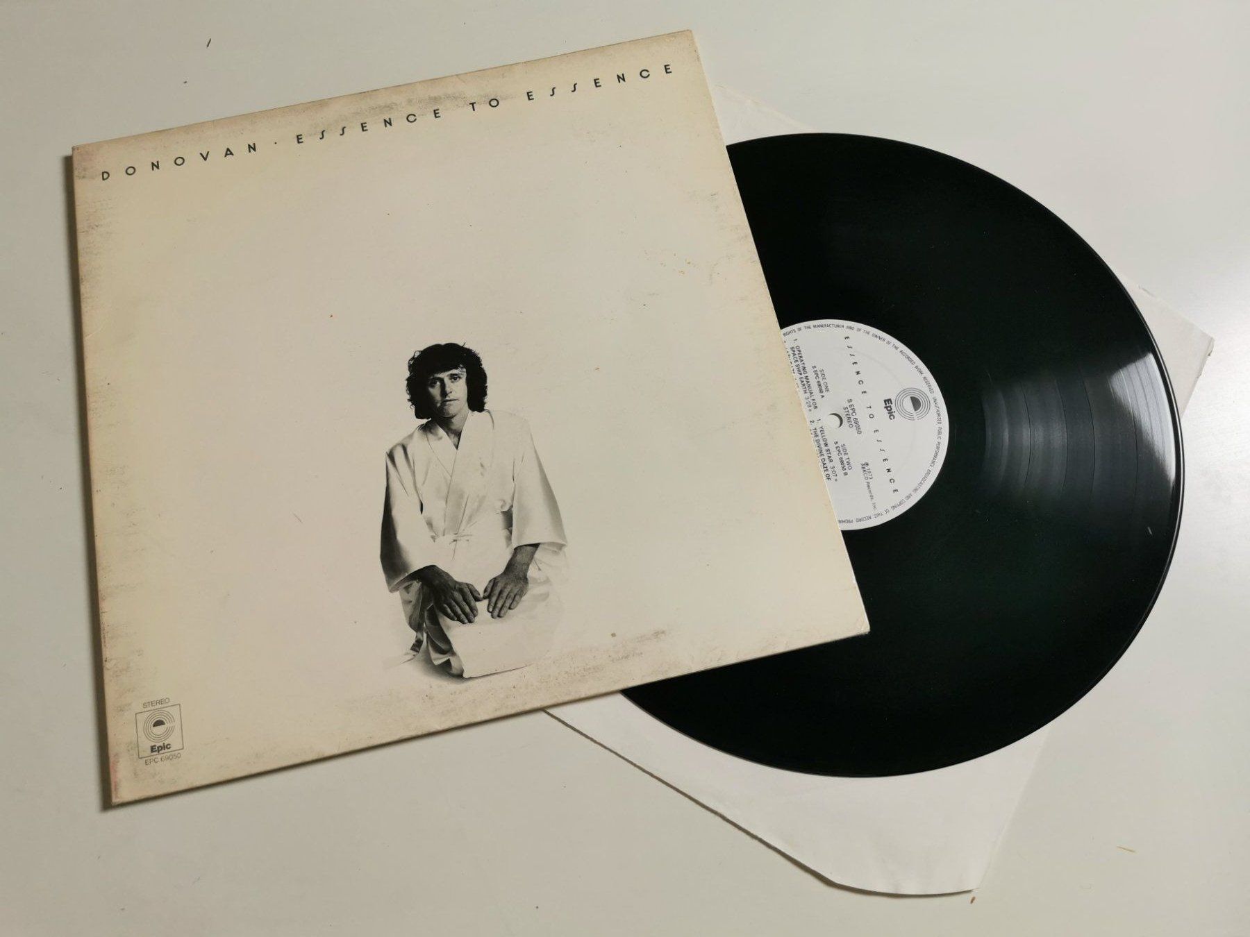 Dischi in vinile: DONOVAN - ESSENCE TO ESSENCE – Usato da Grafenried venduto da House-of-Oldies