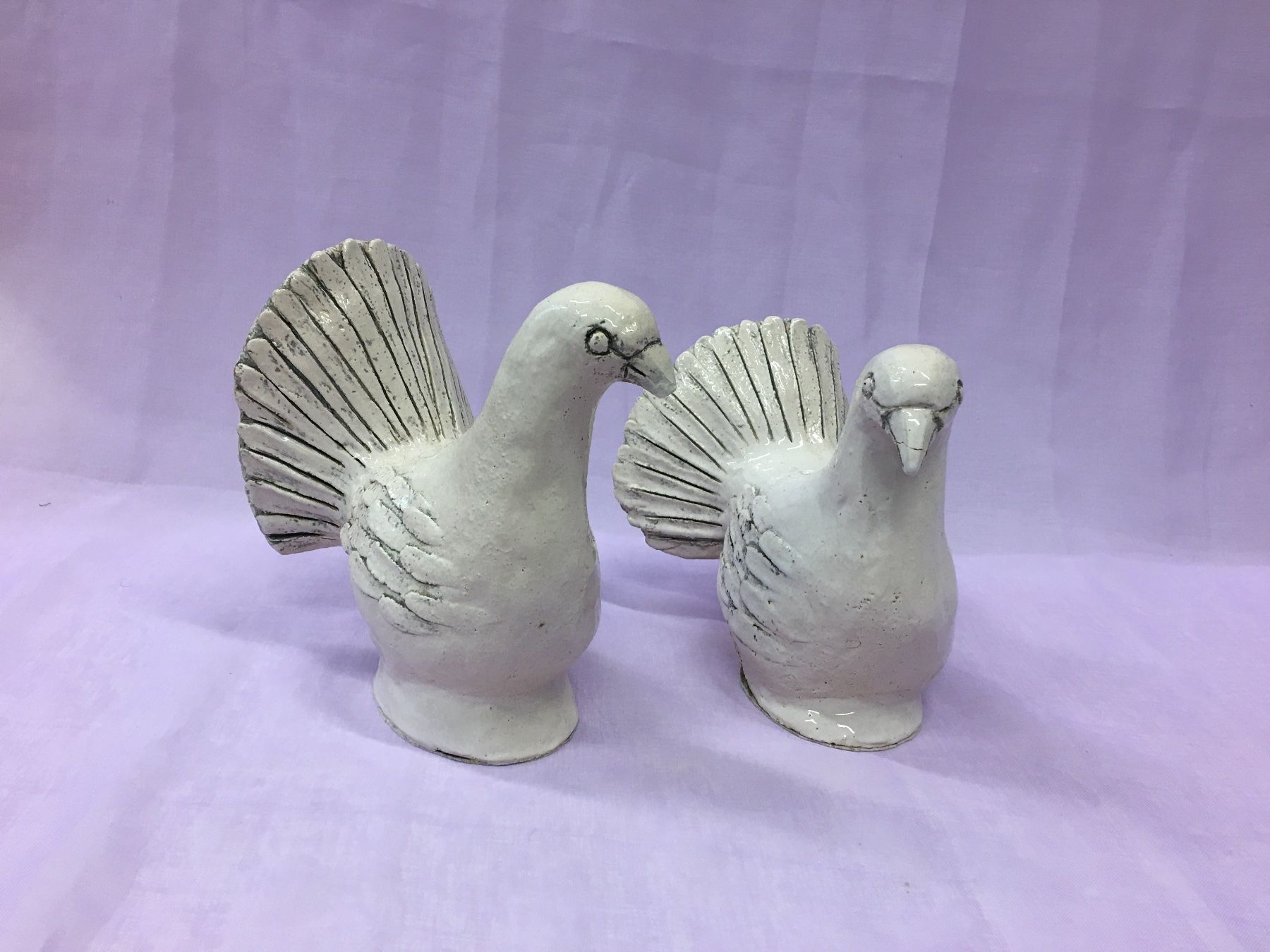 Figuren: 2 Deko Tauben, weiss, Keramik, Vintage – Gebraucht aus Olten von ELHANDEL