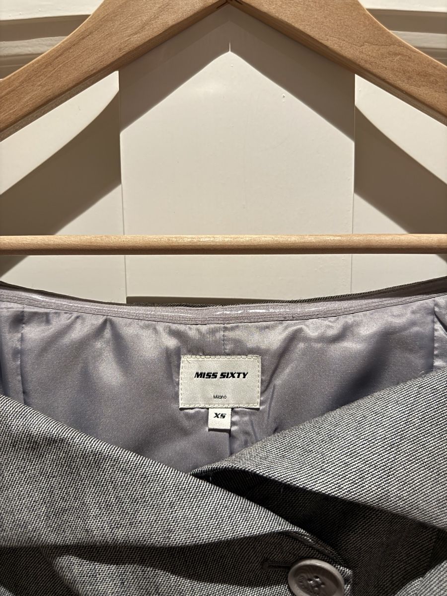 Miss Sixty Giacche: Chic Off-Shoulder Miss Sixty Blazer XS – Nuovo (secondo la descrizione) da Zürich venduto da floridiablanca 1