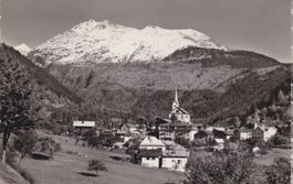 Fiesch (VS) Dorfansicht gegen Finsteraar Rothorn. 1950