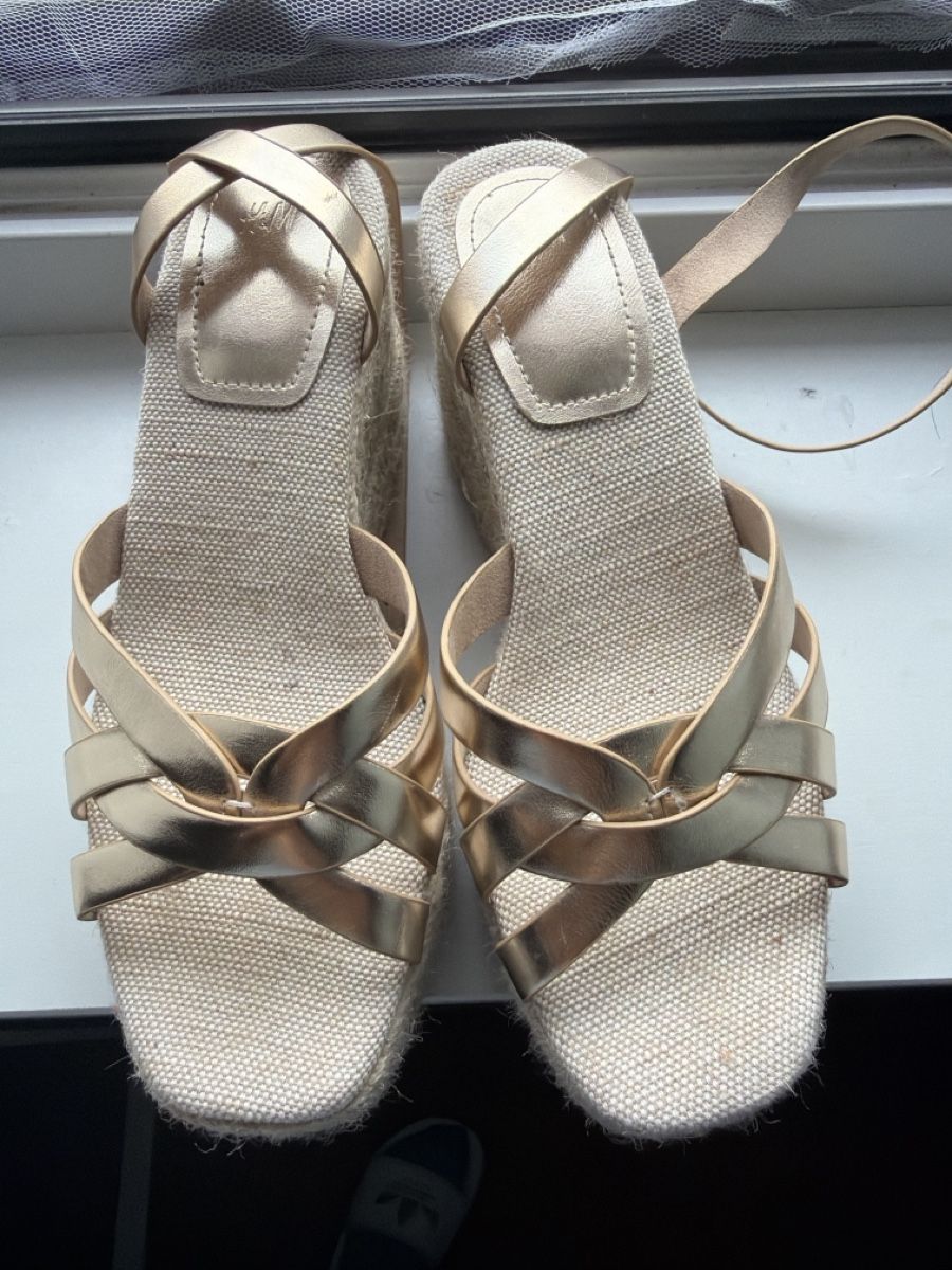 H&M Scarpe da donna: H&M Espadrilles Keilabsatz Gold Grösse 36 – Usato da Moudon venduto da patricia115 1