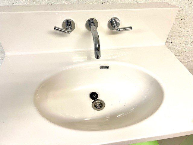 Spülbecken & Waschbecken: Gebrauchtes Lavabo Keramik  mit Unterbau – Gebraucht aus Riedtwil von wiederverwendung 2