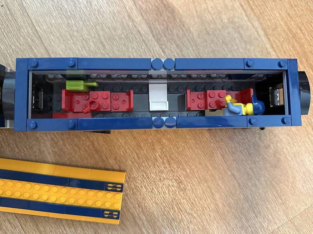 Kit di costruzioni: Vendo lego treno passeggeri  – Usato da Lostallo venduto da Berenike 3
