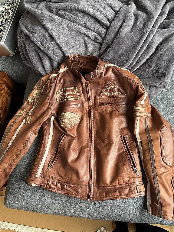 Vestes: Leder Motorradjacke – D'occasion à Horw par Smiling98