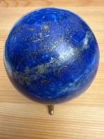 Wunderschöne Lapislazuli-Kugel mit Sockel, 416 Gr, 6.5 cm Ø