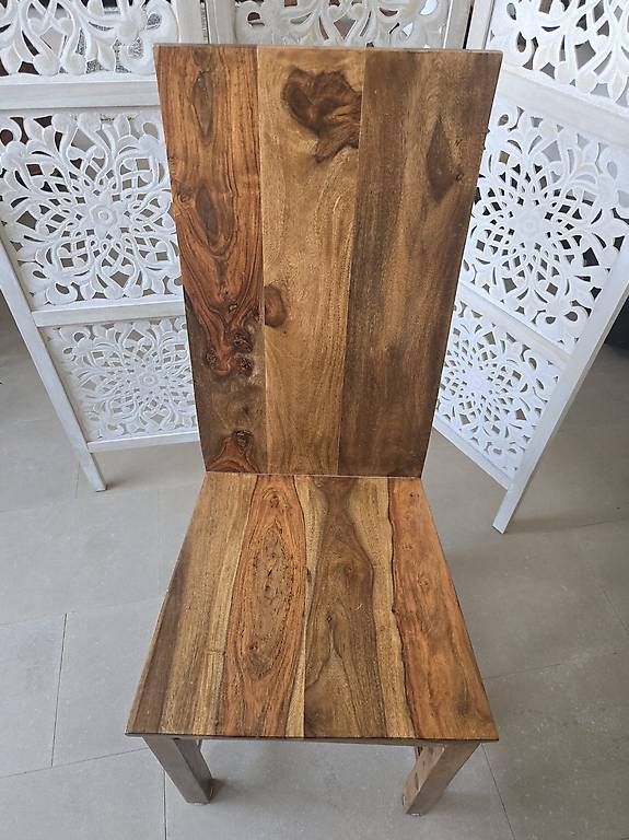 Set di tavolo e panche: Table en bois massif avec six chaises – Usato da Fribourg venduto da Maya.p85 3