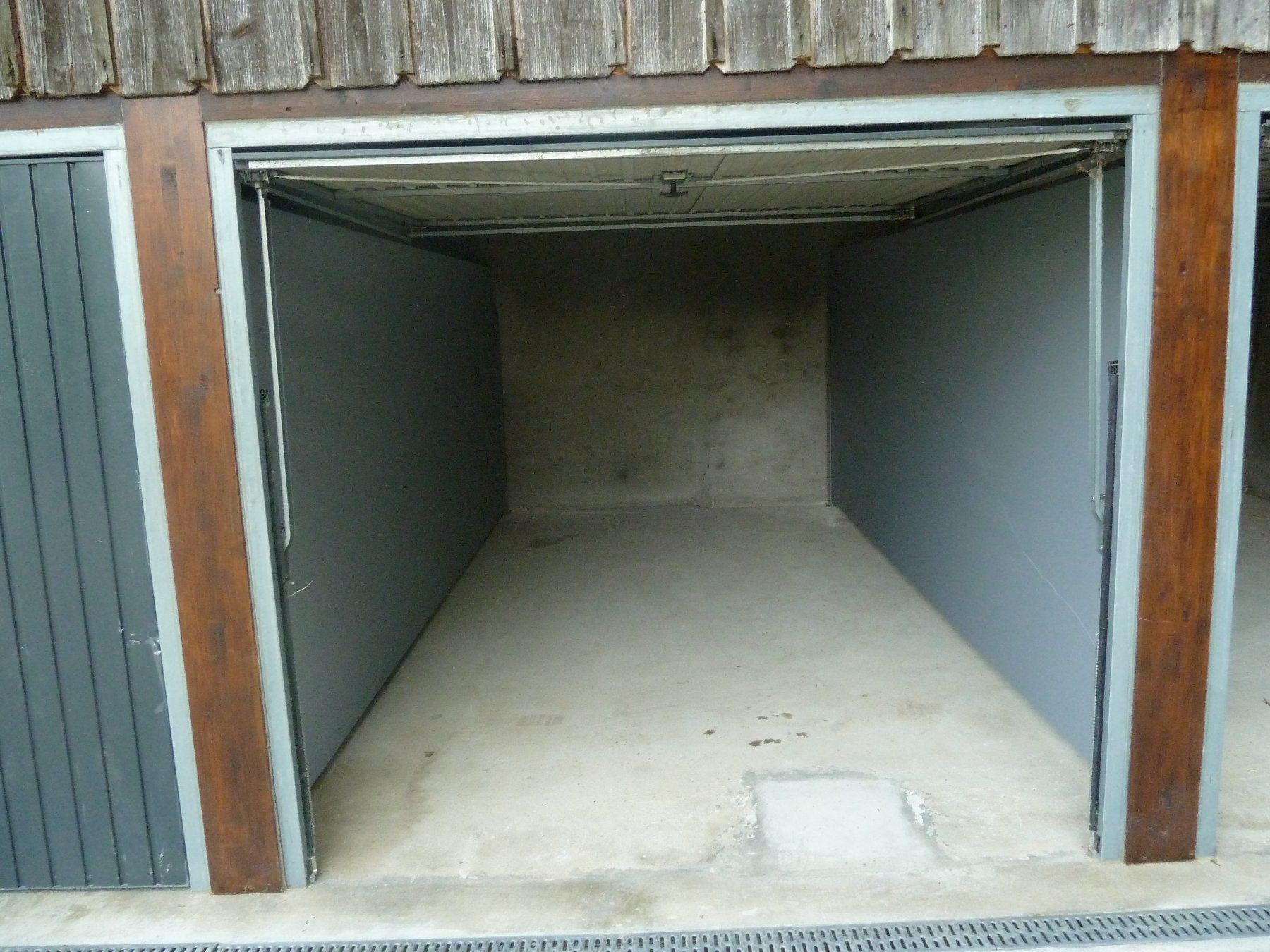 Porte: Une porte de garage – Usato da Russy venduto da Guenefle 1