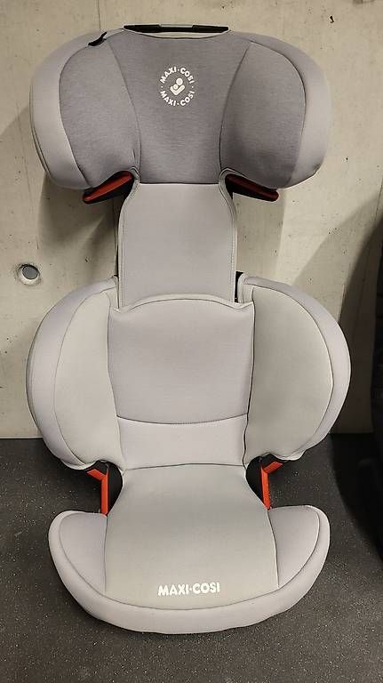 Auto-Kindersitze: Maxi-Cosi, hellgrau – Gebraucht aus Binningen von car_xn7m 1