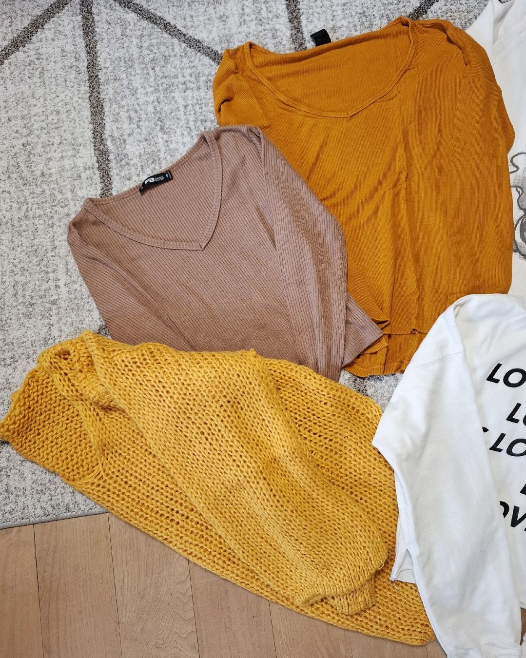 Maglioni & Felpe: Oberteile/Pullover Paket Gr. S – Usato da Wangs venduto da Soda_95 2