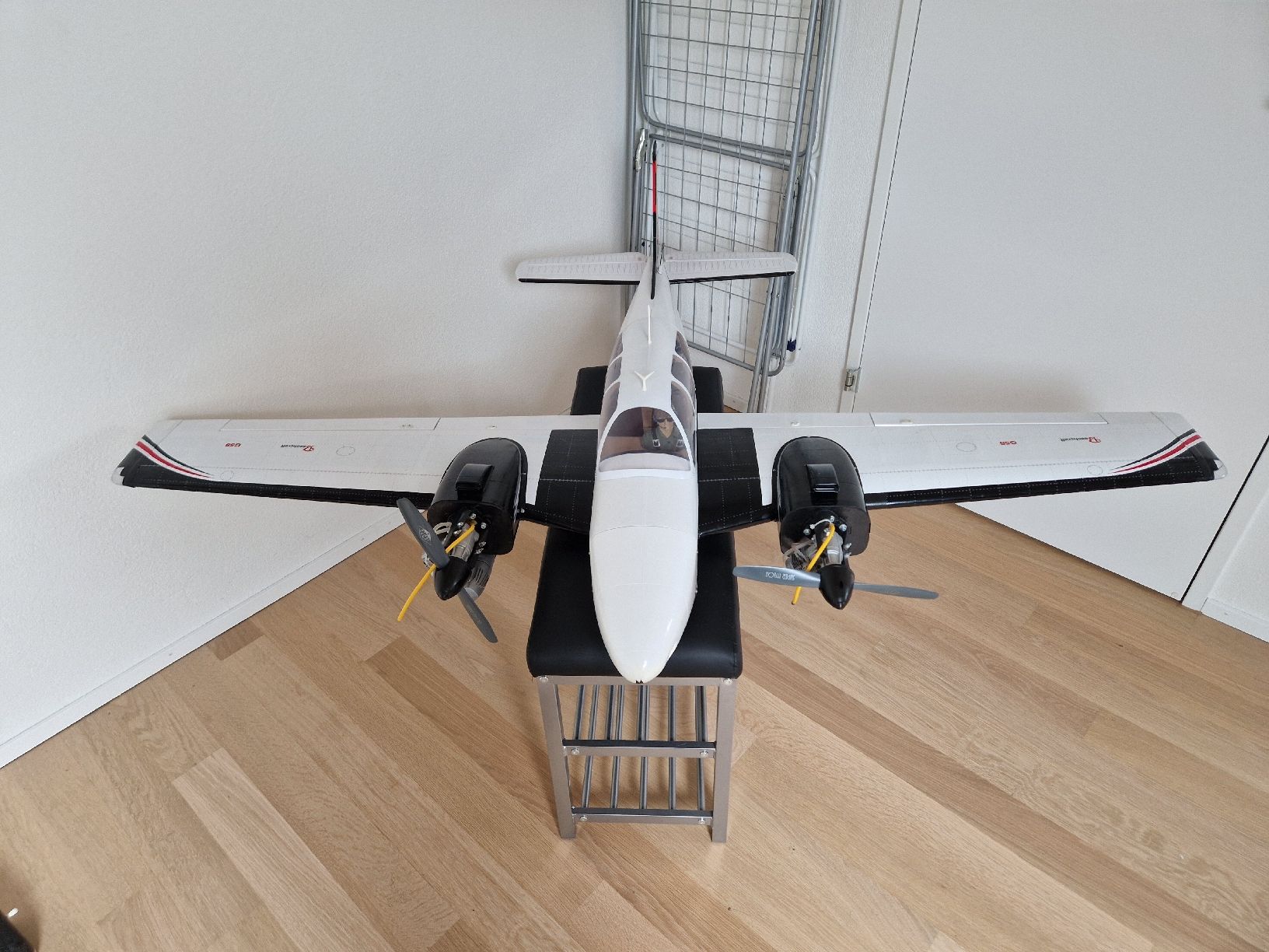 Beechcraft Modellismo RC: Beechcraft Baron von VQ – Usato da Madiswil venduto da Crx2 2