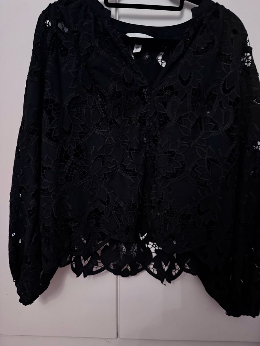 H&M Chemisiers: Lochmuster Bluse schwarz  – D'occasion à Zürich par sop_9fqf