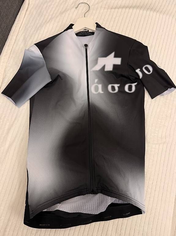 Leibchen & Hosen: Assos, Equipe RS Jersey Myth Within – Gebraucht aus Kriegstetten von Levin7