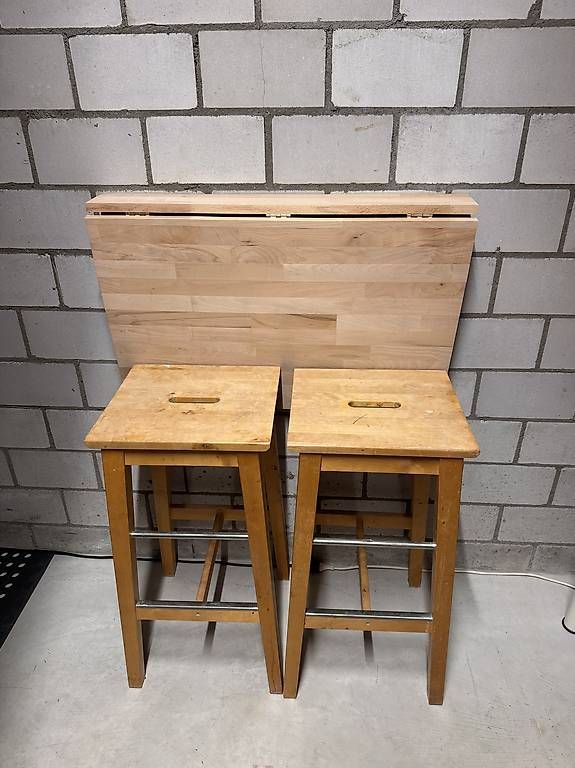 Set di tavolo e panche: Klapptisch und 2x Barstühle – Usato da Volketswil venduto da Airbus300 4