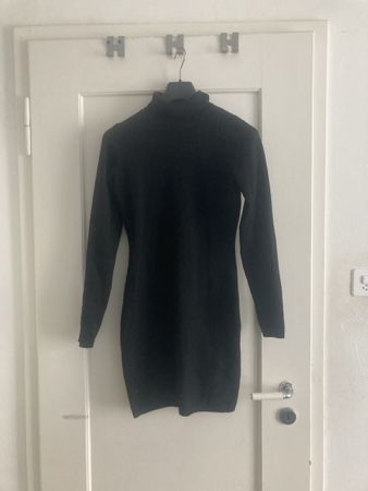 Schwarzes Strickkleid, Rollkragen, Grösse S, Top Zustand