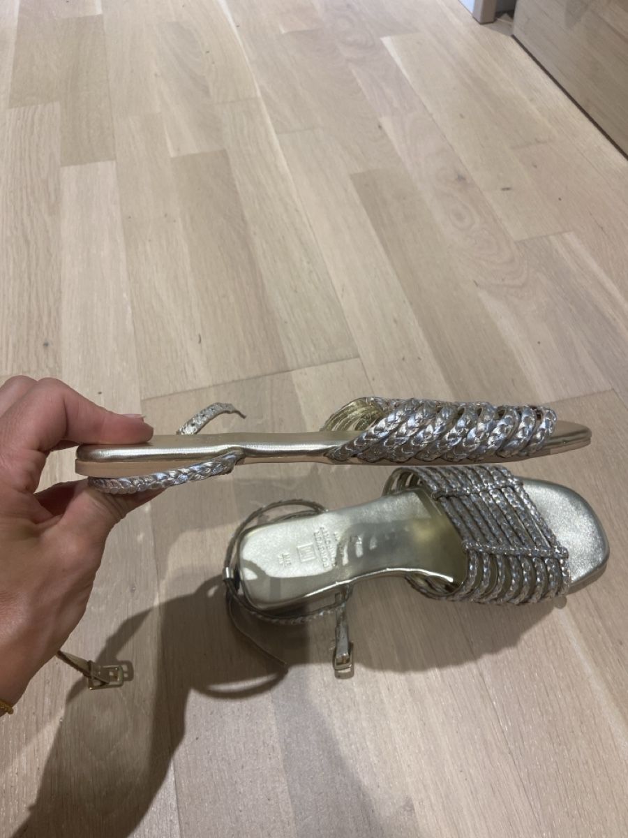 Damenschuhe: Sandalen gold  – Gebraucht aus Zürich von mar_v57y 3