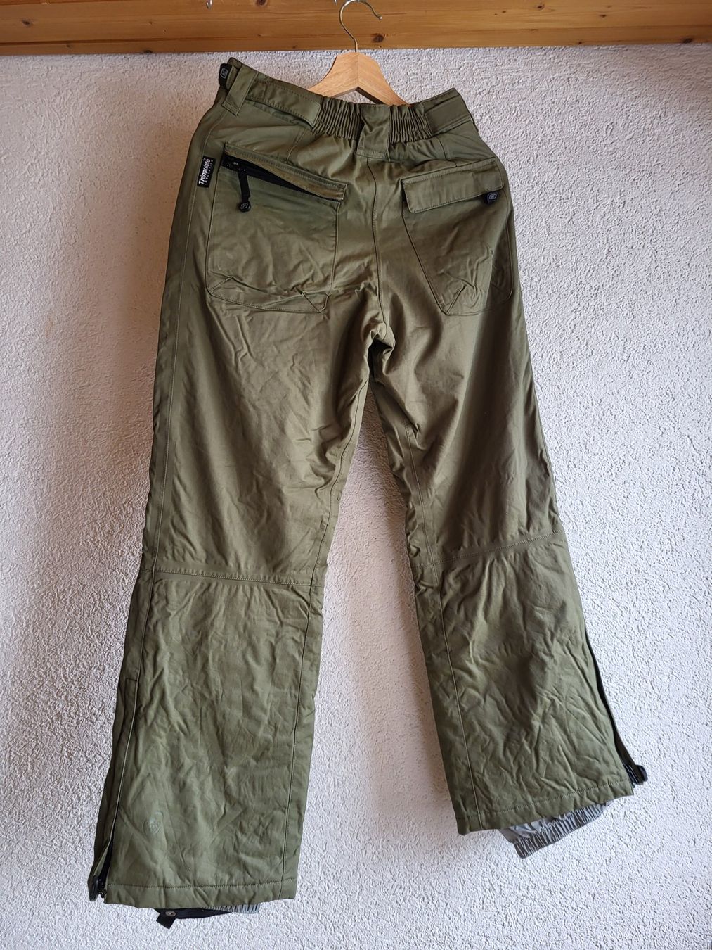 Pantaloni: Skihose olivegrün mit Reco System Gr.S – Usato da Eggiwil venduto da kariiina