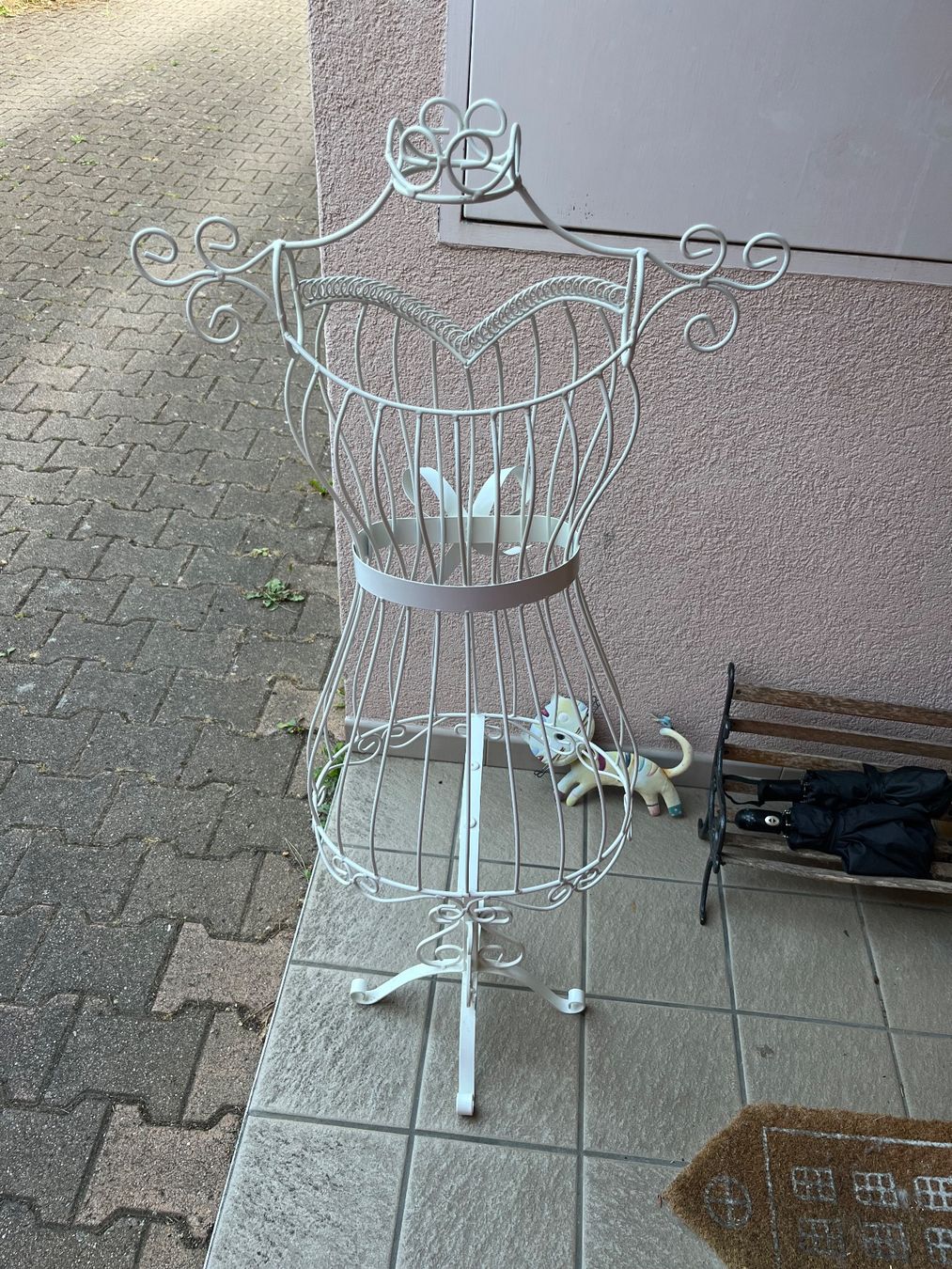 Allestimento di negozi e stand fieristici: Mannequin buste métal blanc noeud – Usato da Porrentruy venduto da Madamebovary 1