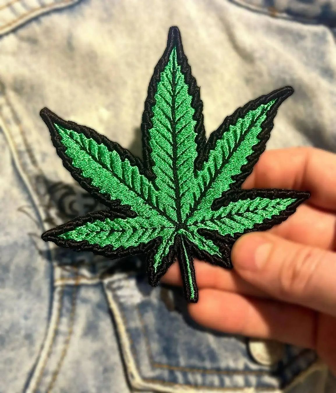 Toppe: Weed 3D Embroidered Patch – Premium Stickpatch – neu – Nuovo e nell'imballaggio originale da Widnau venduto da UrbanPatchCH 1