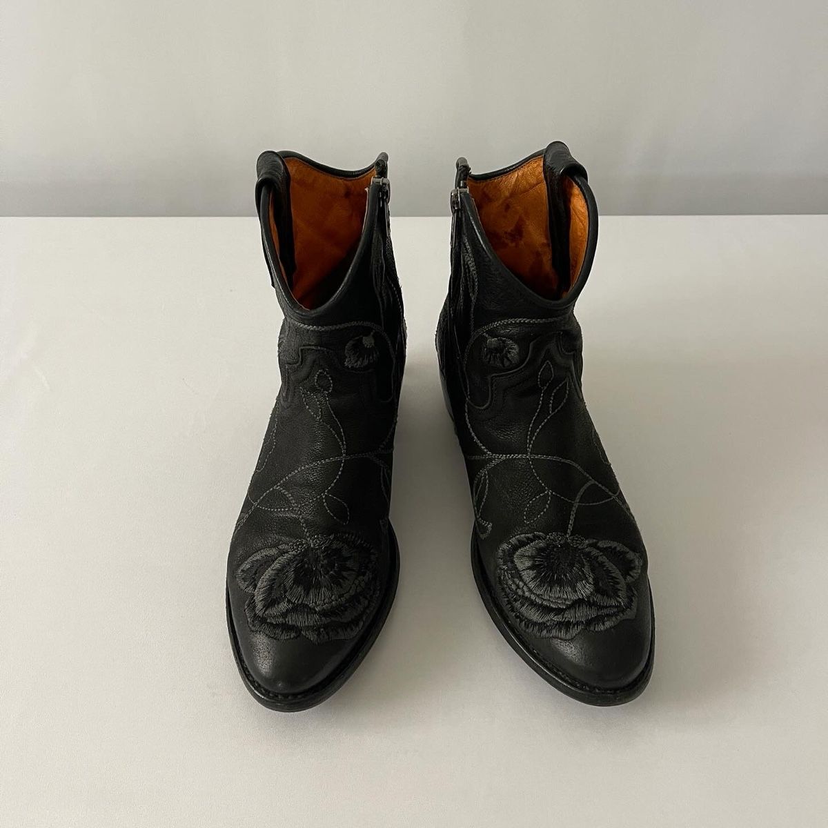 Scarpe da donna: HAND MADE Boots – Usato da Emmen venduto da Avviivva_Com2023 1