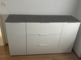 NEUWERTIGES Sideboard weiss hochglanz / Betonoptik-Abdeckung