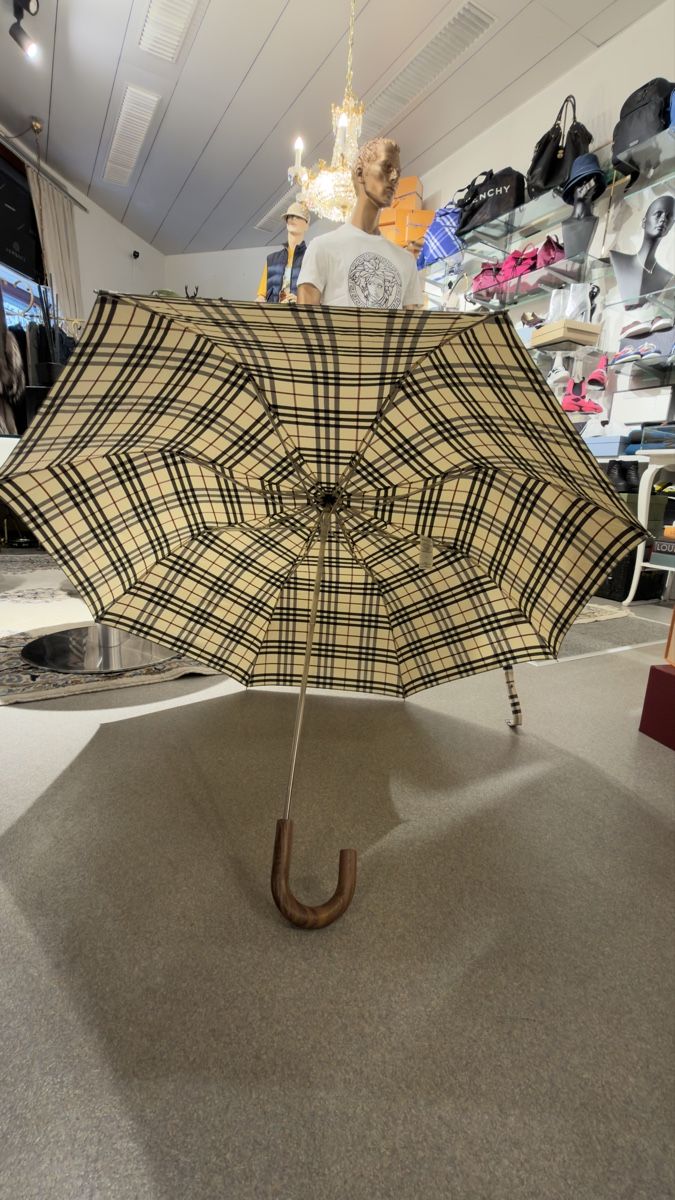Burberry Ombrelli: Burberry Schirm mit Holzgriff, Neu – Nuovo e nell'imballaggio originale da Lachen SZ venduto da HelvetiaLuxury 3