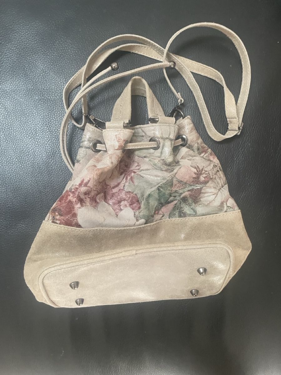 Sacs femmes: Damentasche Leder Blumenmuster – D'occasion à Meierskappel par Hala03
