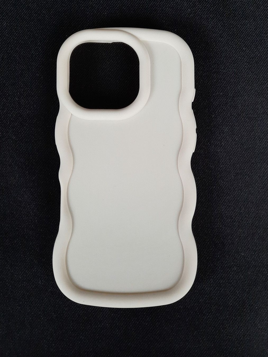 Coques & Protection écran: CANDY Case für iPhone 16 Pro – Neuf (Voir description) à Beinwil am See par Restwert_Beinwil 4