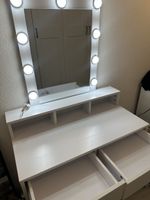 Moderner Schminktisch in Weiss mit LED-Hollywood-Spiegel