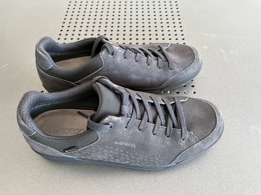 Herrenschuhe: Trekkingschuhe LOWA Goretex Grösse 42 – Gebraucht aus Amriswil von Velowenk