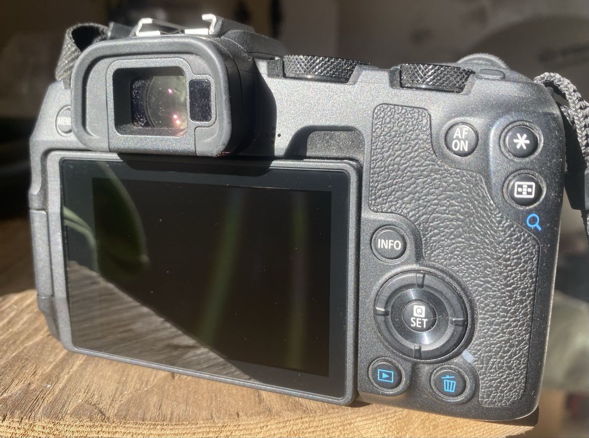 Canon Appareil photo: Canon EOS RP – D'occasion à Linescio par chi_cq6v 1