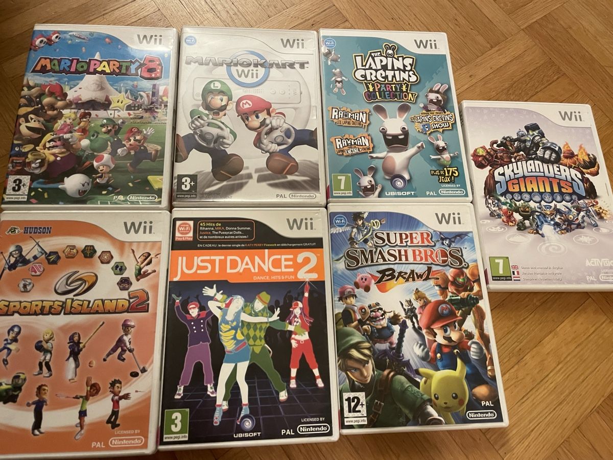 Nintendo Console: Nintendo Wii Konsole mit sieben Games – Usato da Münchenbuchsee venduto da hamama18 2